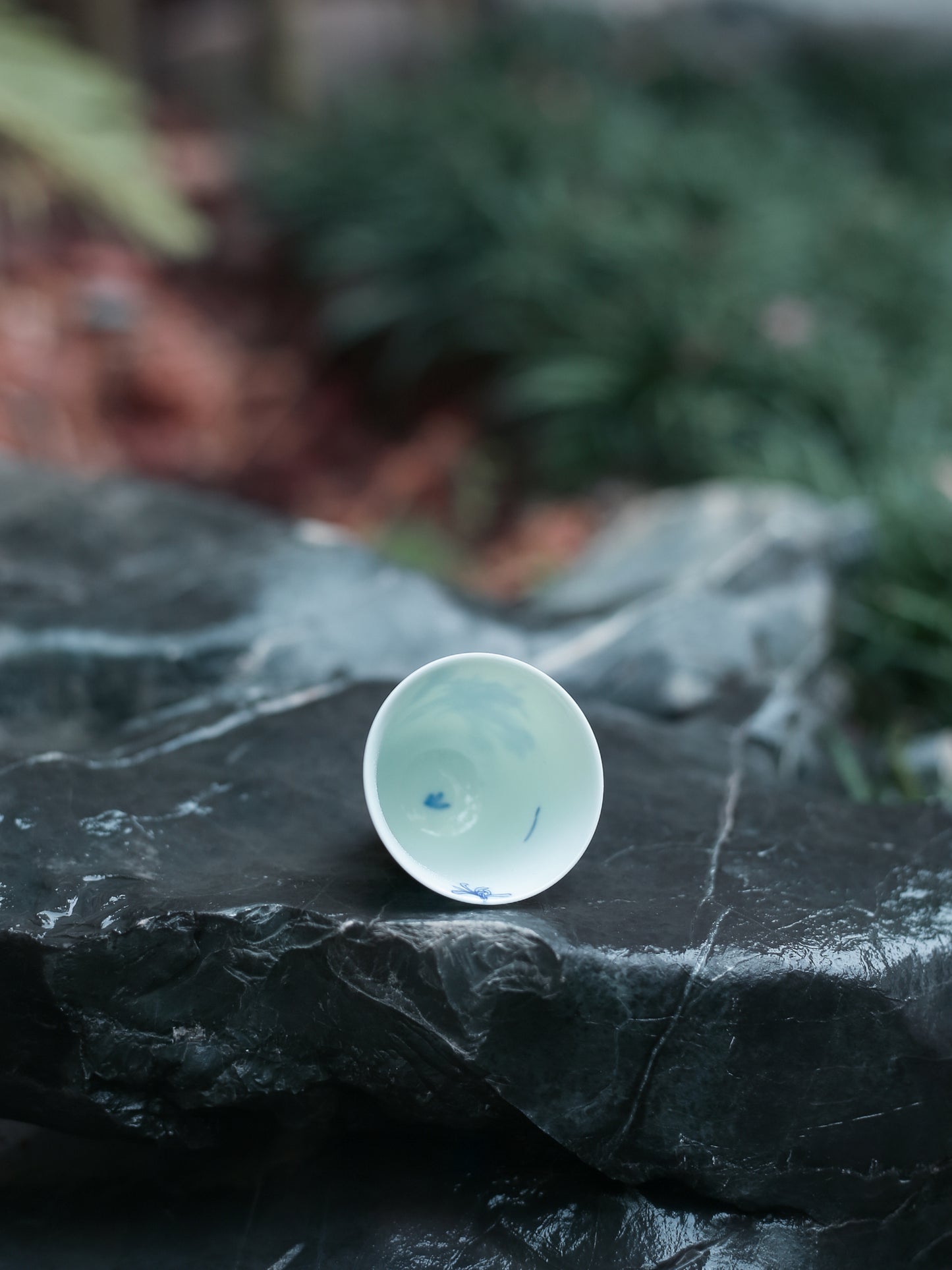 Oriday Premium Hand-Painted Scent Cup Blue-and-White Chrysanthemum Porcelain Host Tea Cup Kung Fu Tea Tasting Cup