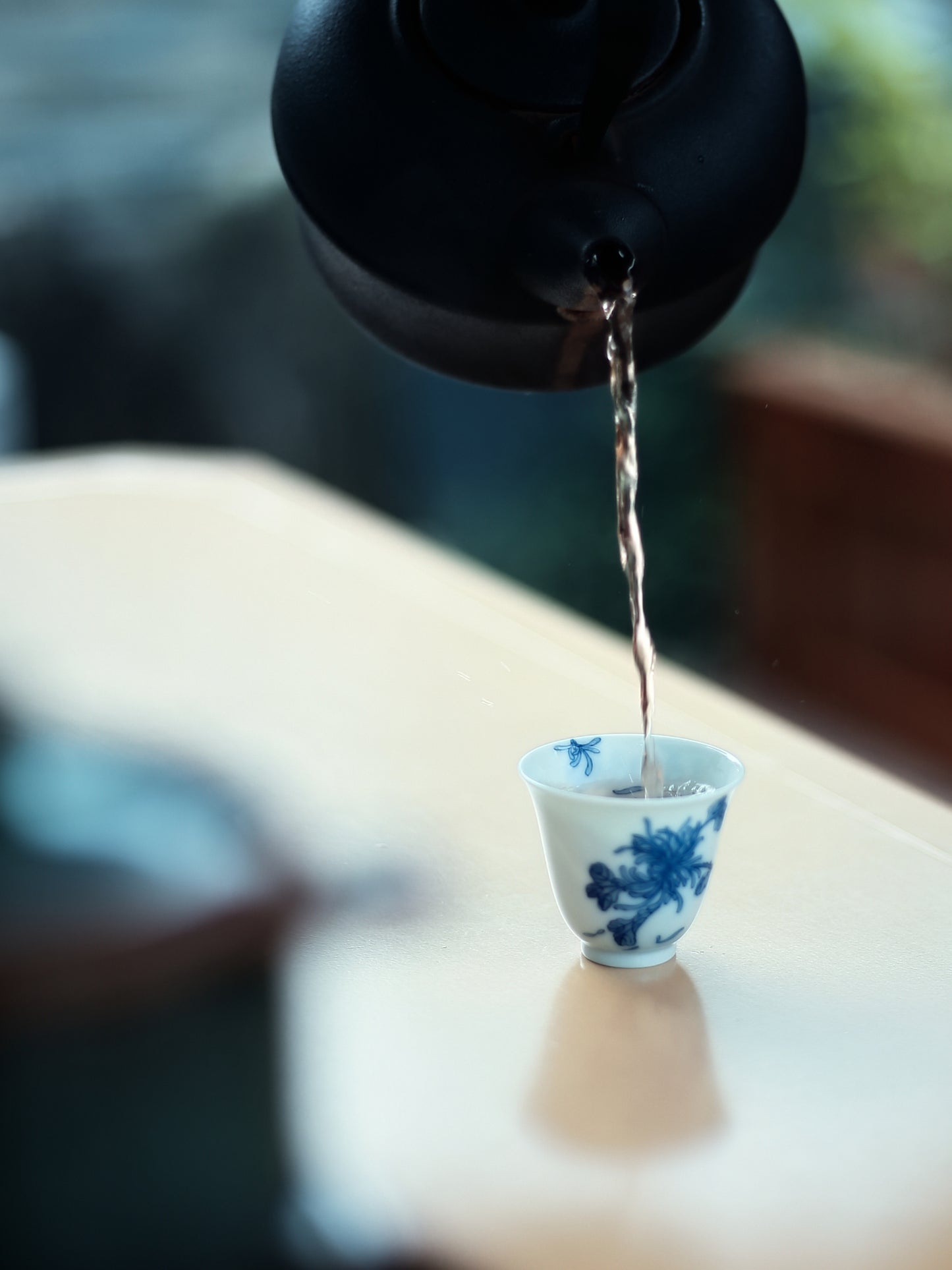 Oriday Premium Hand-Painted Scent Cup Blue-and-White Chrysanthemum Porcelain Host Tea Cup Kung Fu Tea Tasting Cup