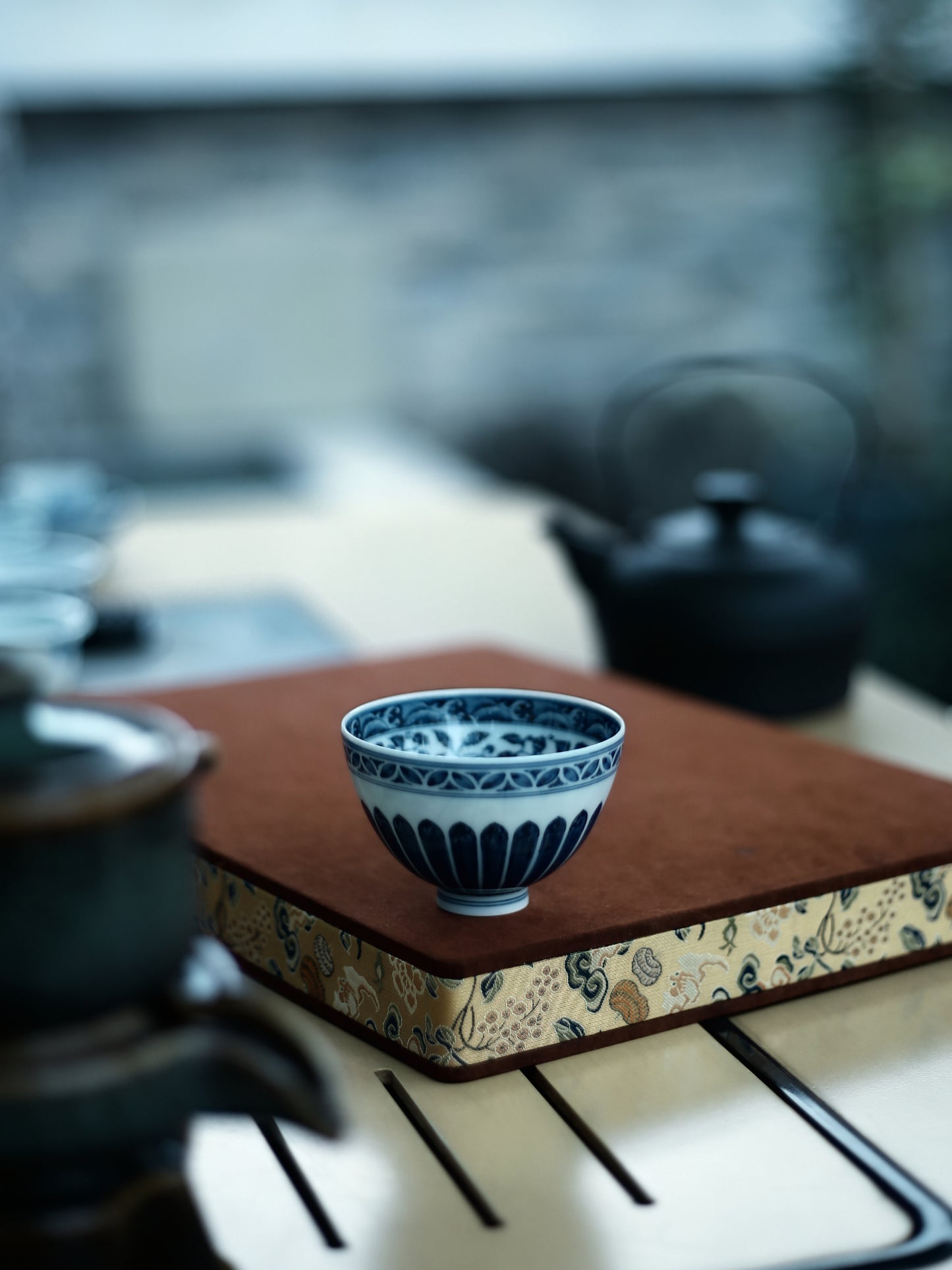 Oriday Hand-painted Chicken Heart-shaped Tea Cup Host Cup with Ming Yongle-style Chrysanthemum Petal Pattern High-end Single Chinese Ceramic Cup