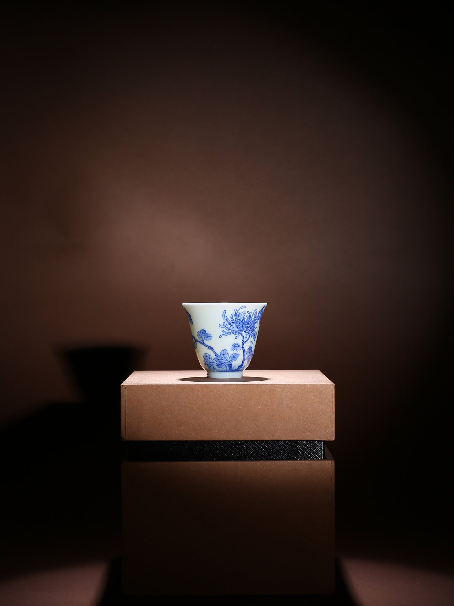 Oriday Premium Hand-Painted Scent Cup Blue-and-White Chrysanthemum Porcelain Host Tea Cup Kung Fu Tea Tasting Cup