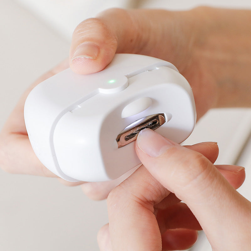 Oriday電動指甲刀磨甲器 - 剪磨一體設計，合金刀頭 & 三重安全防護 | 靜音減震設計，寶寶安睡中也能剪指甲 | 背部收納＆燈光輔助