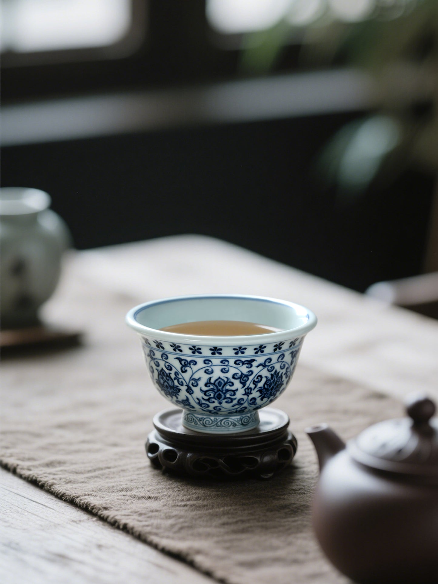 Oriday Yongle Blue and White Weighted Tea Cup   Hand-painted Vintage Host Cup with Entwined Lotus Pattern   Recommended Chinese Tea Set